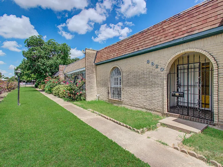 8820 Bissonnet St — Photo 34