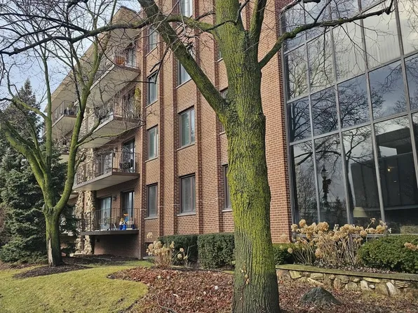 5200 Oakton St APT 107, Skokie, IL 60077