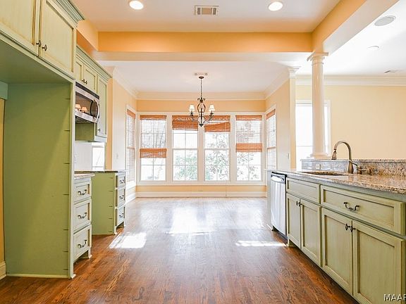 3rd image of 15 Chapel Hill St