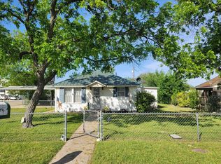 1512 S Crockett Ave, Sonora, TX 76950