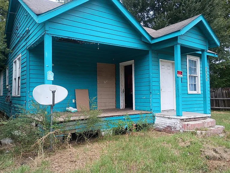 3911 Evangeline St — Photo 1