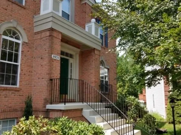 8920 Garden Stone Ln, Fairfax, VA 22031
