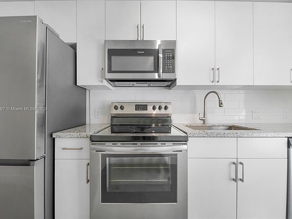 3rd image of 1536 NW 15th Ave #302