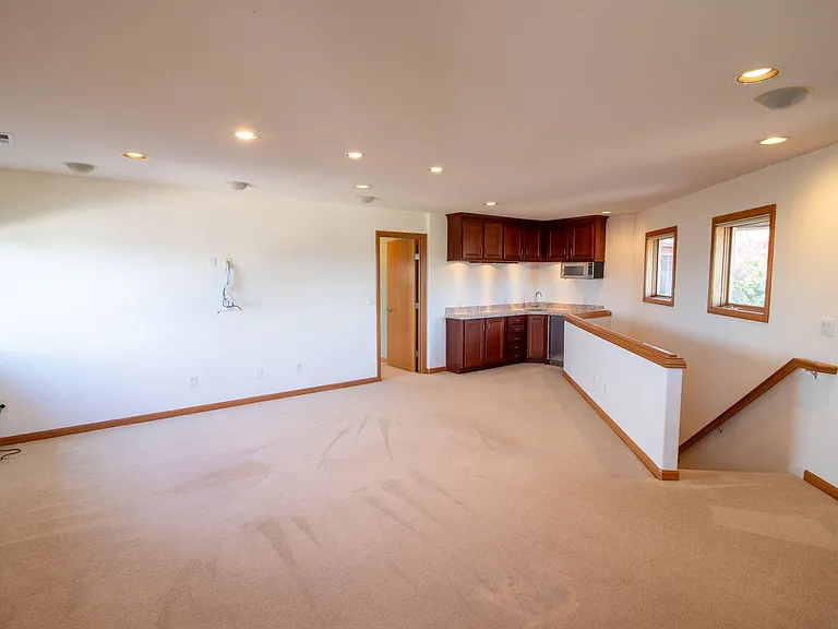 15831 SE 45th St — Photo 26