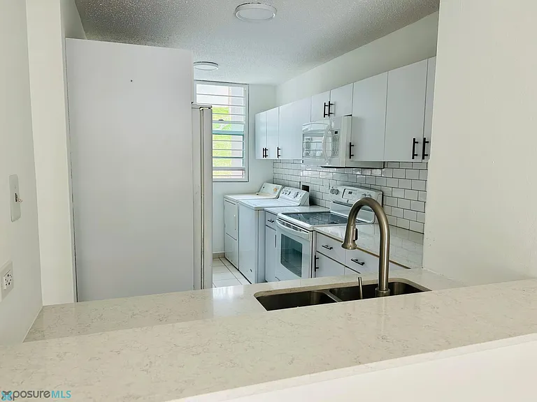 3101 Cond Paseo Del Bosque #3101 — Photo 2