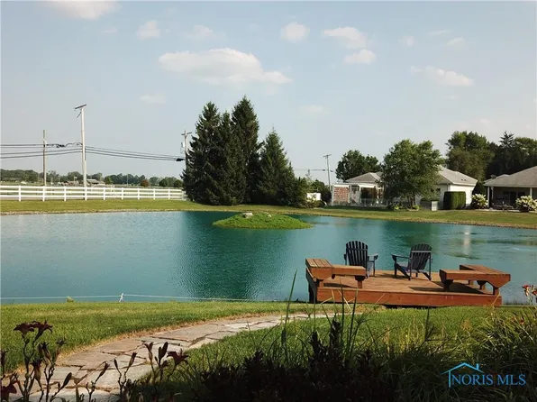 5666 Walnut Cove Dr, Sylvania, OH 43560