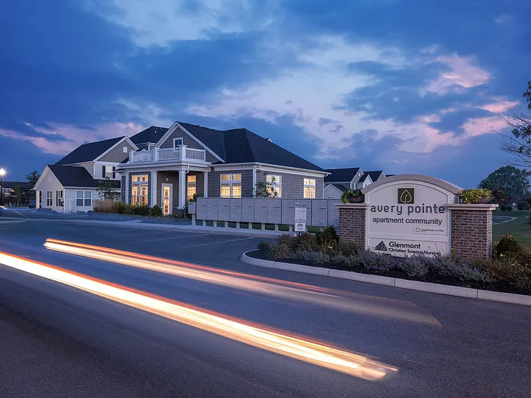 Avery Pointe — Photo 3