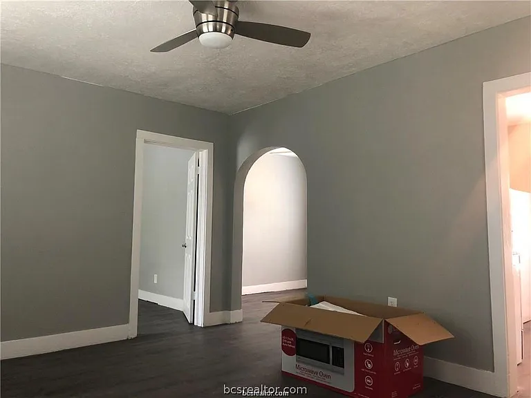 1704 N Baker St — Photo 2