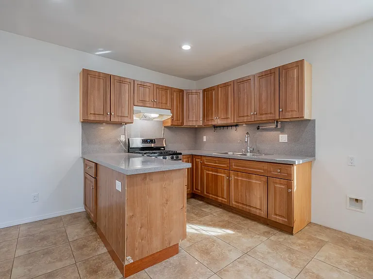 10409 McClemont Ave — Photo 5