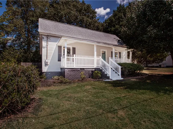 305 S 6th St, Easley, SC 29640