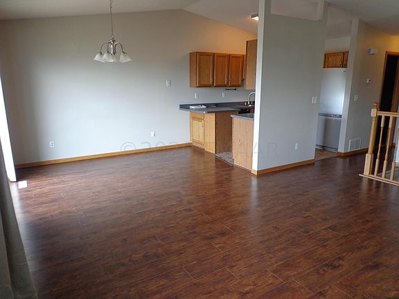 5th image of 956 41st Ave W