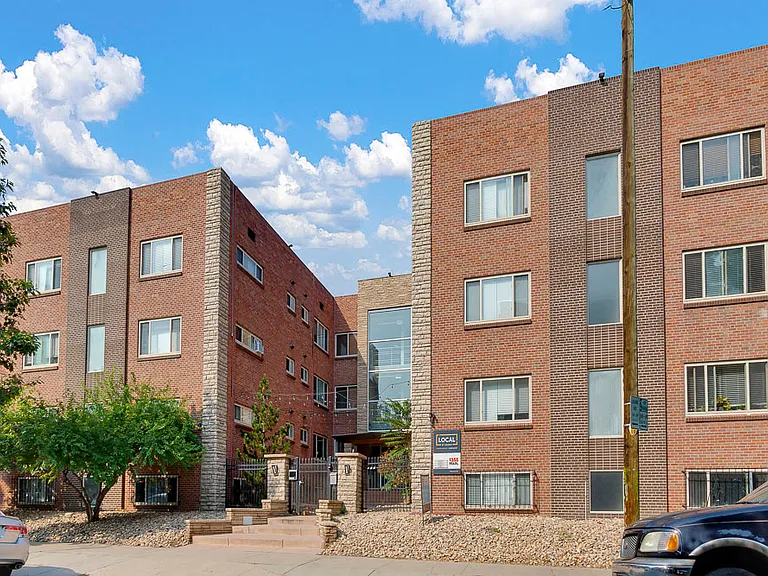 Come home to 1335 E Pearl