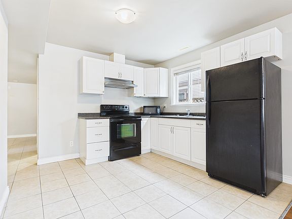 5th image of 861 Greene St