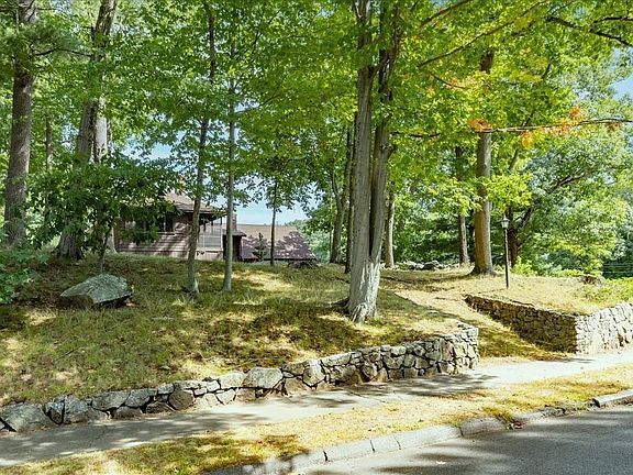 4th image of 43 Ledgewood Dr