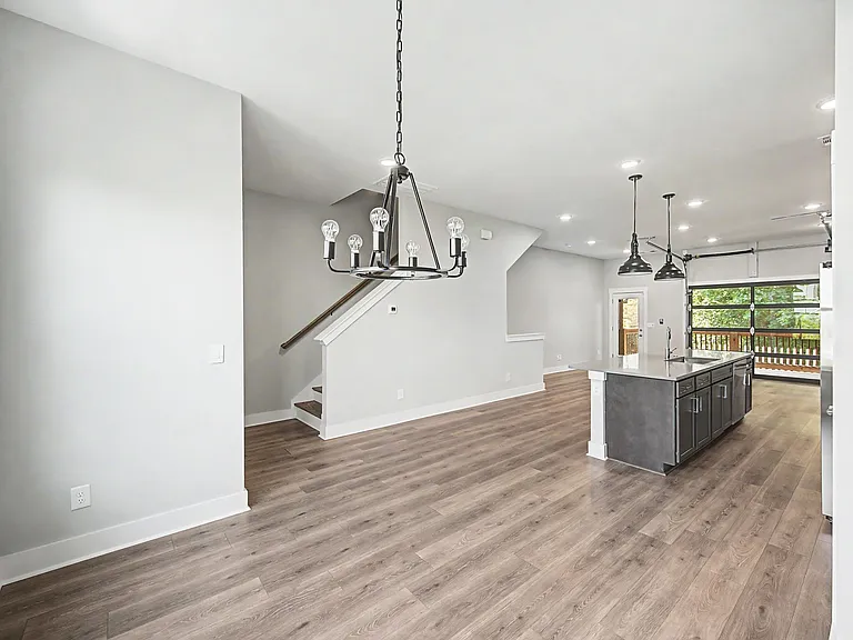 221 Stonecrest Cir — Photo 32