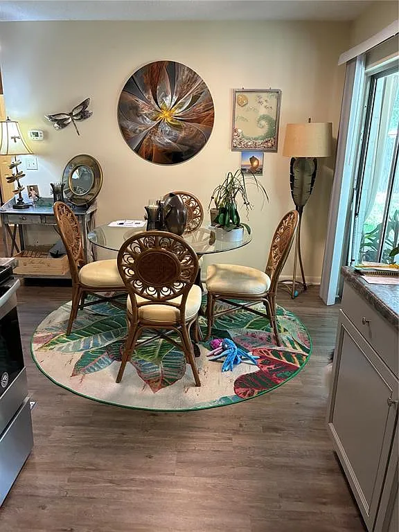 2 bed, 2.0 bath, 869 sqft, $1,300 — Photo 4