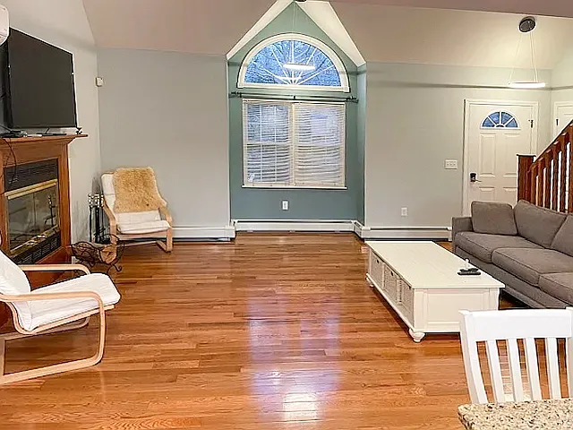 3 bed, 1746 sqft, $2,200 — Photo 2