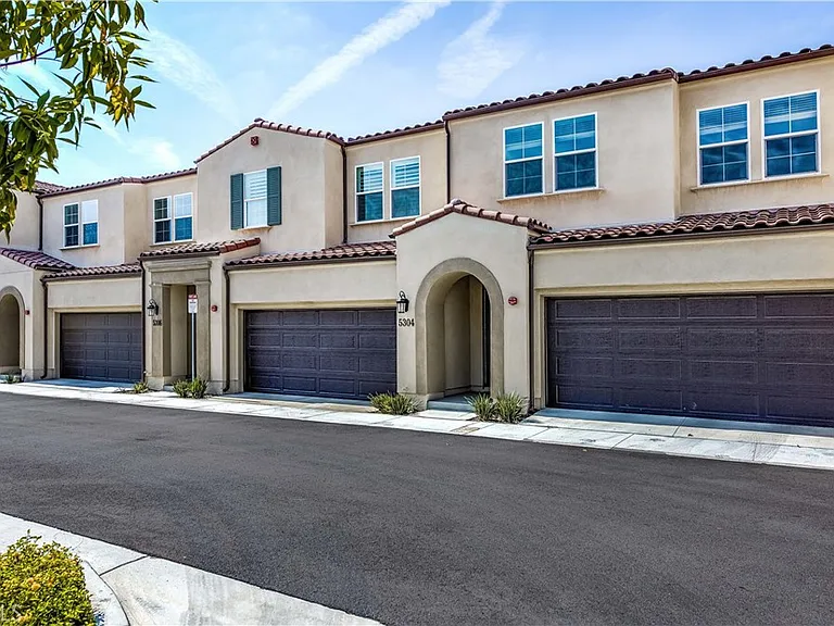 5304 Harvard Way — Photo 2