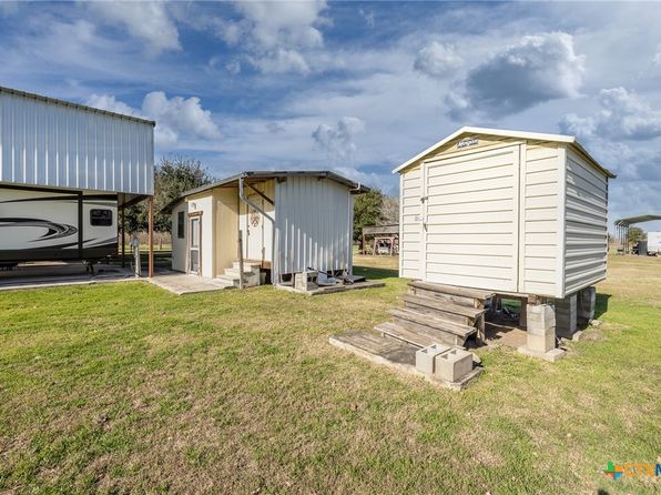 28 Tapi Ln, Gonzales, TX 78629