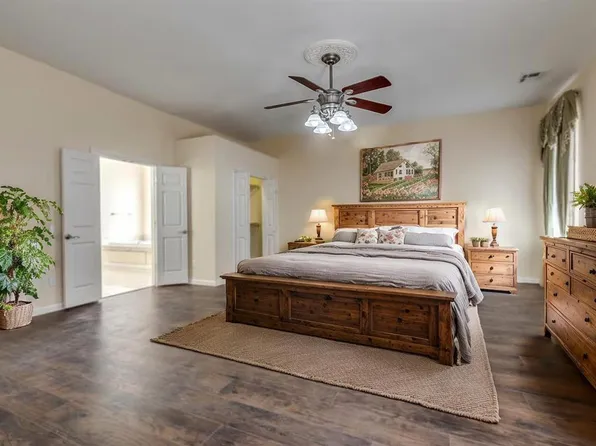 13216 SW 10th St, Yukon, OK 73099