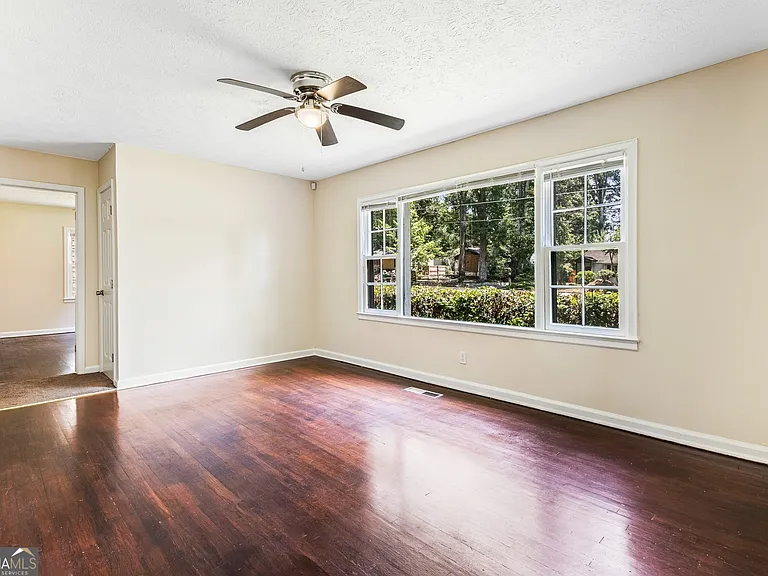 4150 Hanes Dr — Photo 4