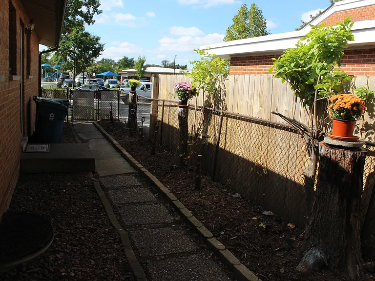 283 S Fair Ave — Photo 50