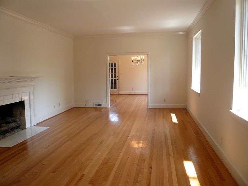 2nd image of 4013 Kenilworth Rd