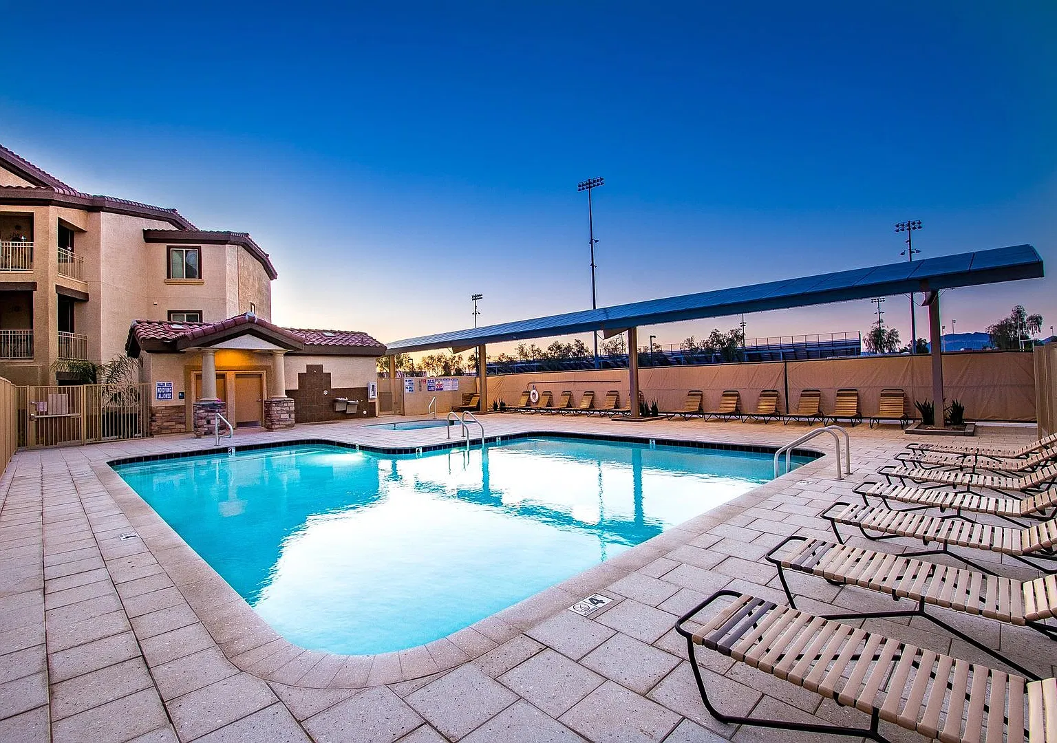 Great 2 bedroom 2 bathroom Mesa Condo — Photo 1
