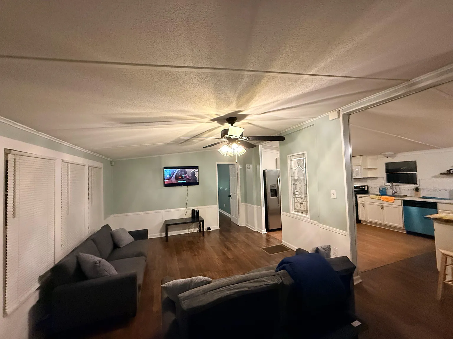 1 bed, 1.0 bath, 2300 sqft, $1,274 — Photo 3