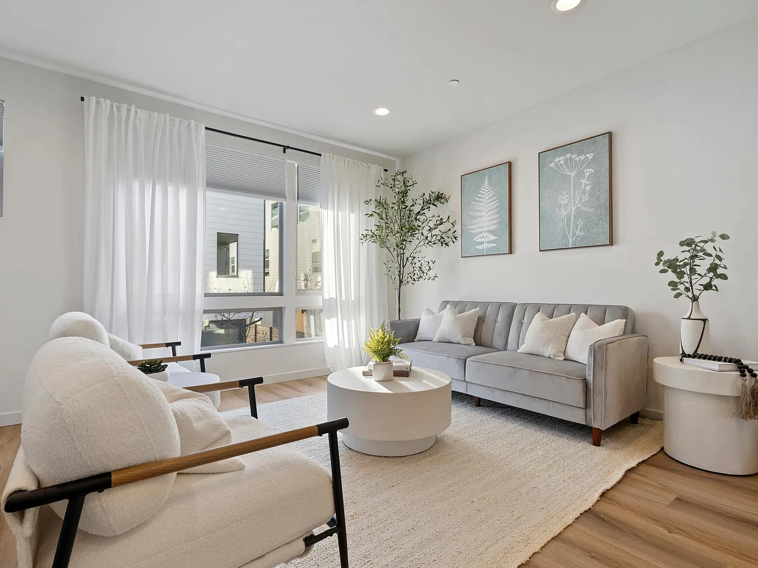 3 bed, 3.5 bath, 1581 sqft, $4,200 — Photo 3