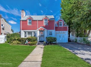 62 W Raymond Ave, Roosevelt, NY 11575