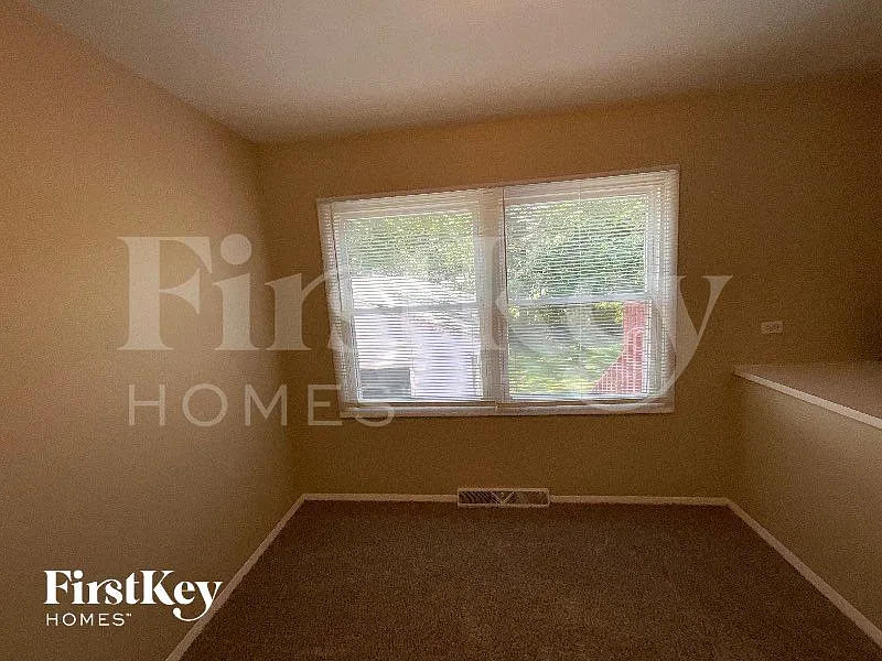 3 bed, 2.0 bath, 1920 sqft, $2,515 — Photo 4