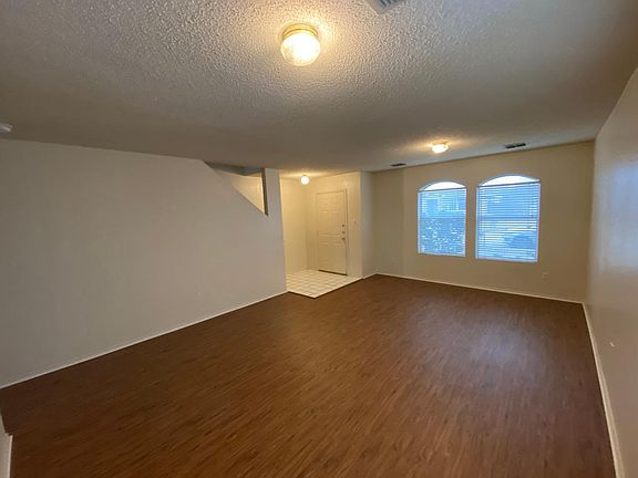 4th image of 4507 Courtside Dr
