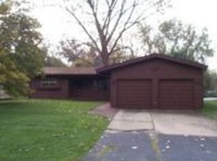 111 Nippersink Dr, McHenry, IL 60050