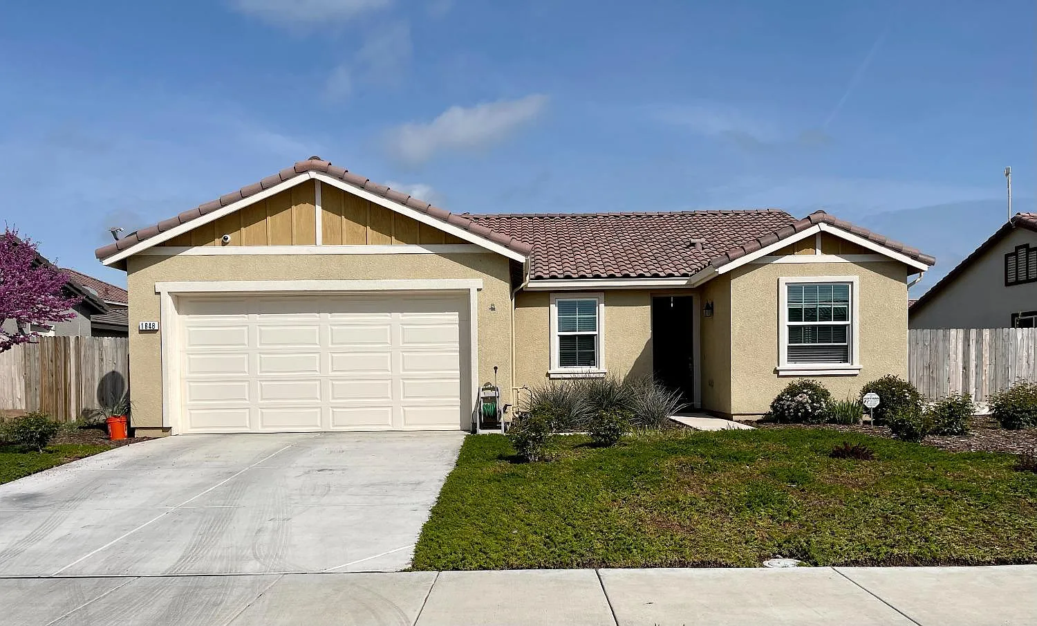 1648 Thistle Ln photo 1