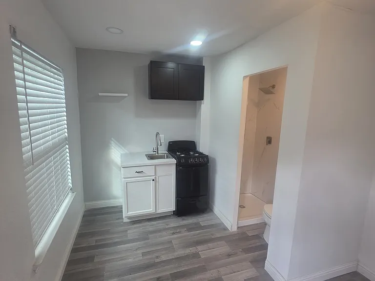 4024 Avenue N 1/2 #B — Photo 4