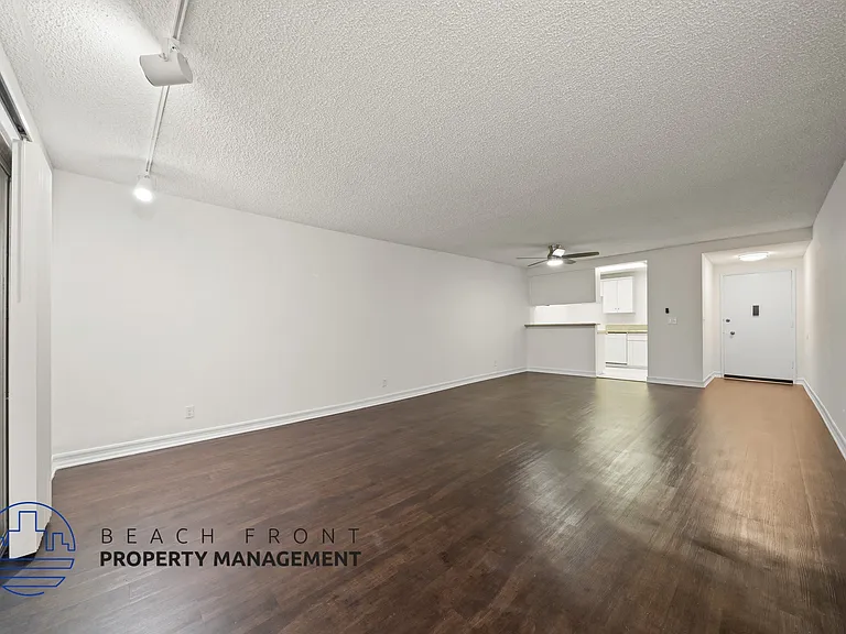 722 S. Broadway — Photo 20