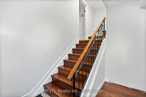 462B Carlton St Photo 1