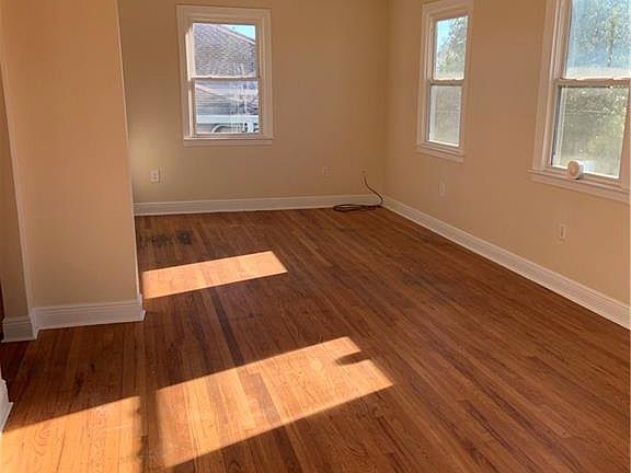 2nd image of 5519 Mandeville St