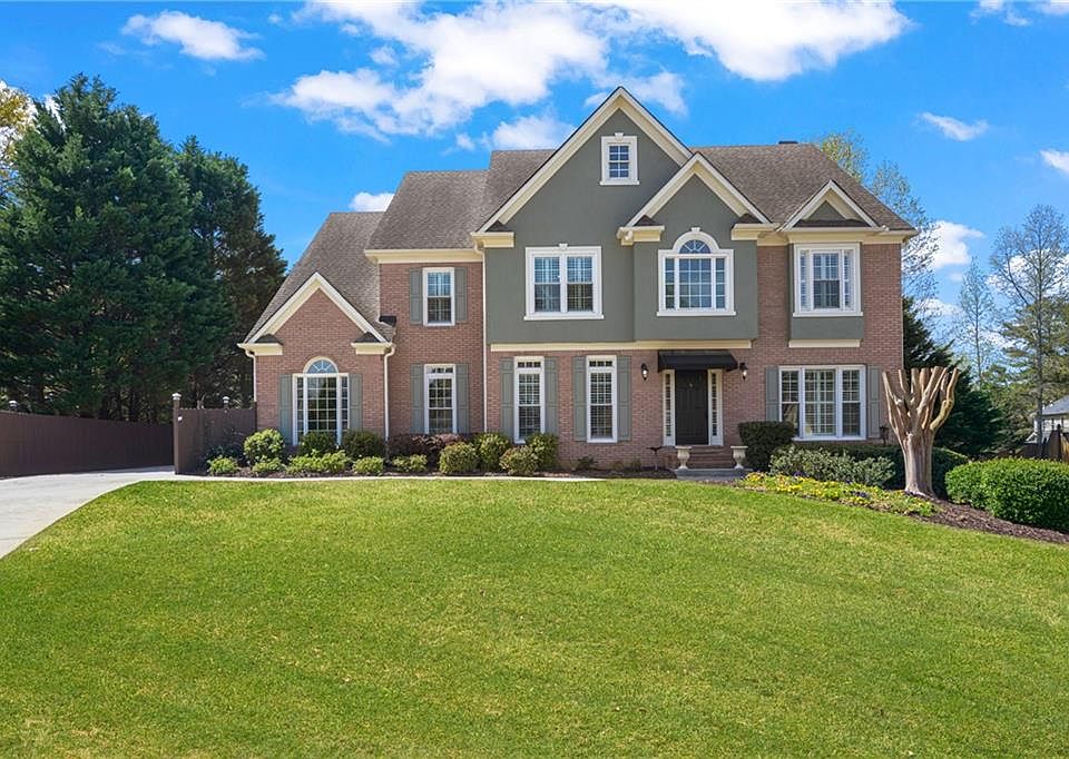 1st image of 325 Highlands Ct