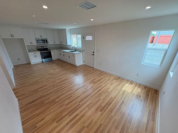 2nd image of 856 W 47th St #858-3/4