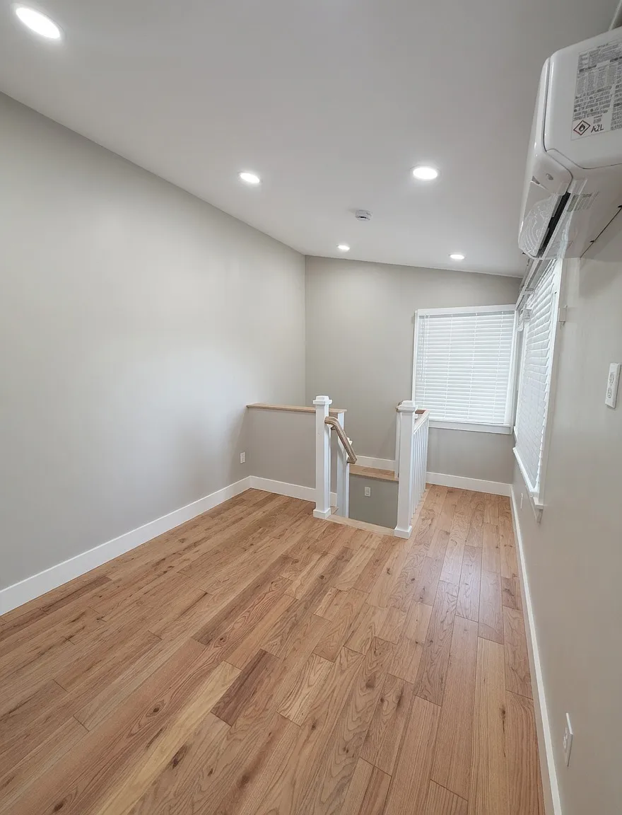 3 bed, 1000 sqft, $6,600 — Photo 3