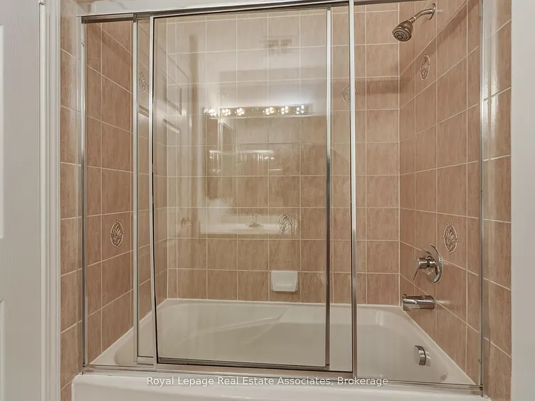 25 Kingsbridge Garden Cir #2424 — Photo 16