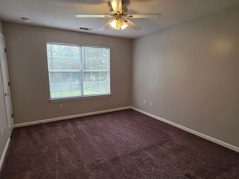 304 Woodbury Ln — Photo 18