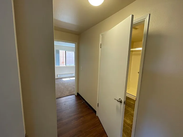 321 10th Ave — Photo 3