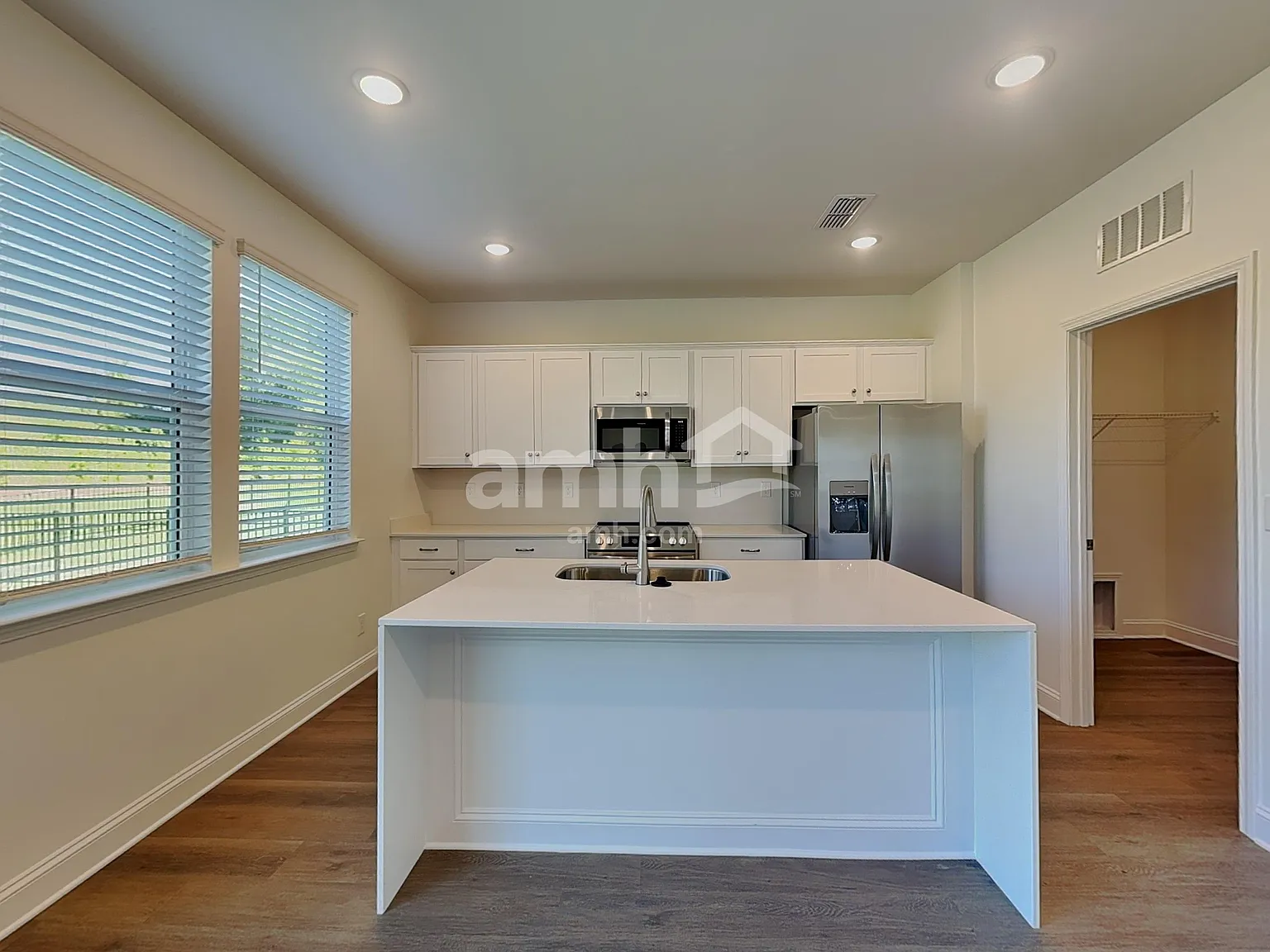 5 bed, 3.0 bath, 2178 sqft, $2,720 — Photo 3