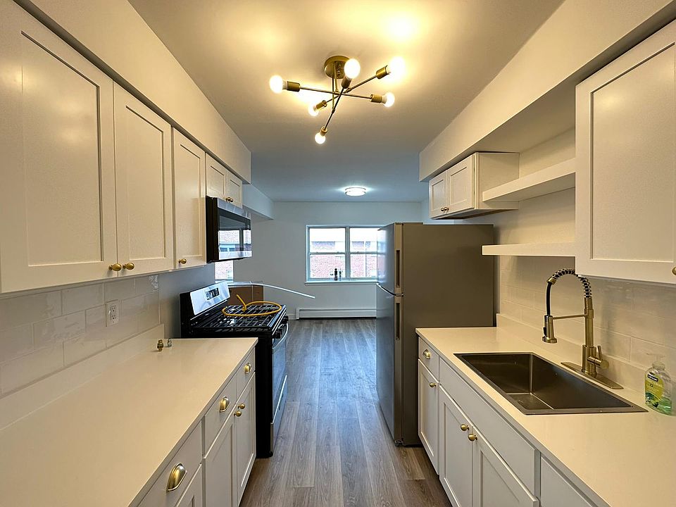 1st image of 556 Washington Ave #42E