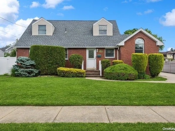1767 Gildersleeve Street, Merrick, NY 11566