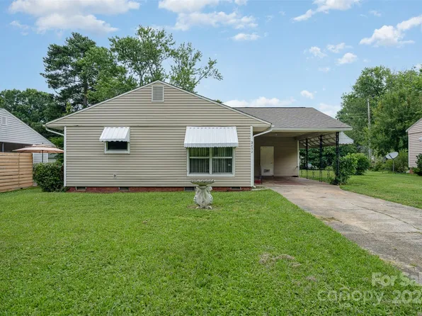 2832 Botany St, Charlotte, NC 28216