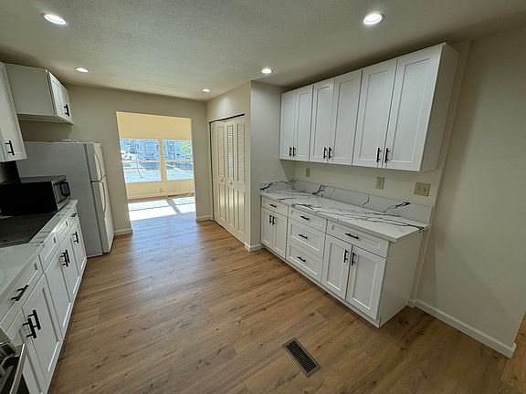 3rd image of 37311 47th St E #124